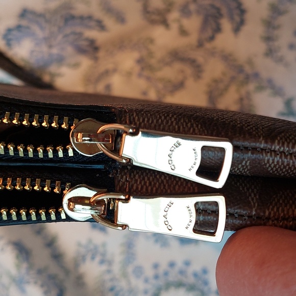 NWOT Coach signature coated canvas double corner zip wallet, unused - Picture 10 of 11